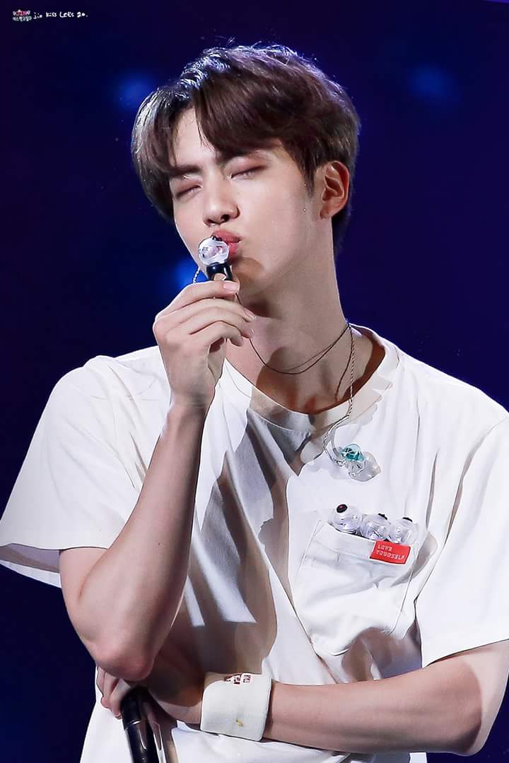 Jinseokkkim's tweet photo. @pammiezx @BTS_twt พรี่จินฮับ #BBMAsTopSocial BTS @BTS_twt https://t.co/1Mn8o3aadL