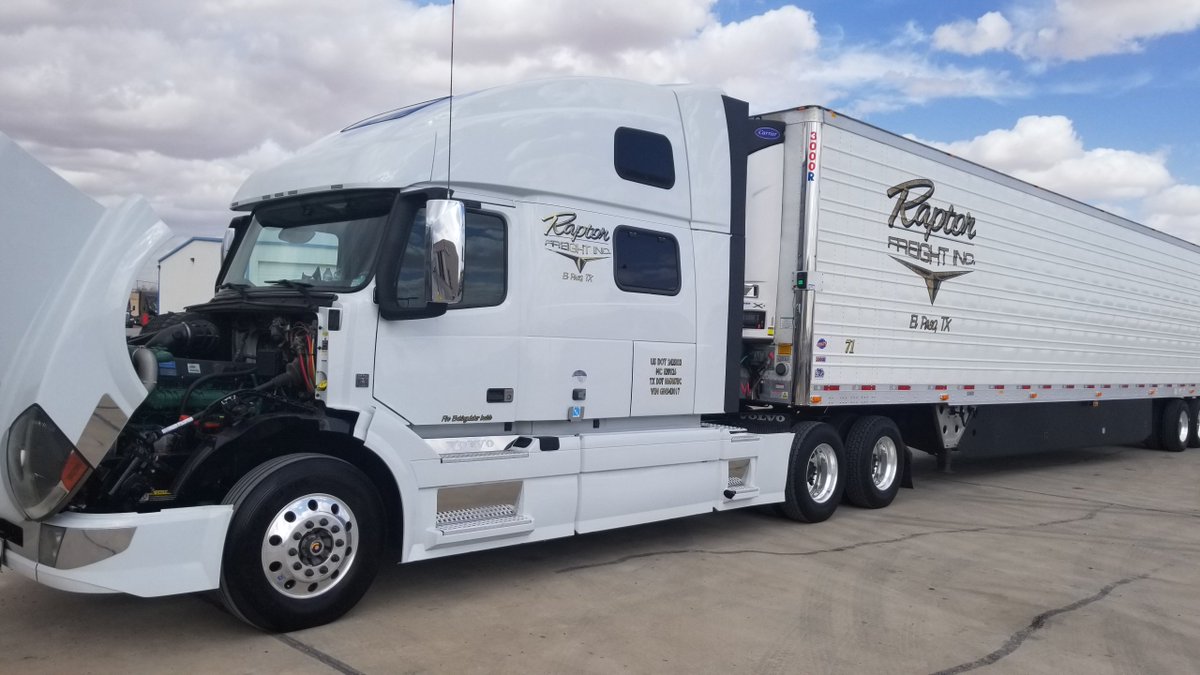 semitrucksales's tweet photo. 2016 VOVLO 780 - D13 w/ I SHIFT.  550K MILES - DUAL EXHAUST - fully loaded! $59,500 ready to work! - fob El Paso, TX https://t.co/LTuUGe2yTa