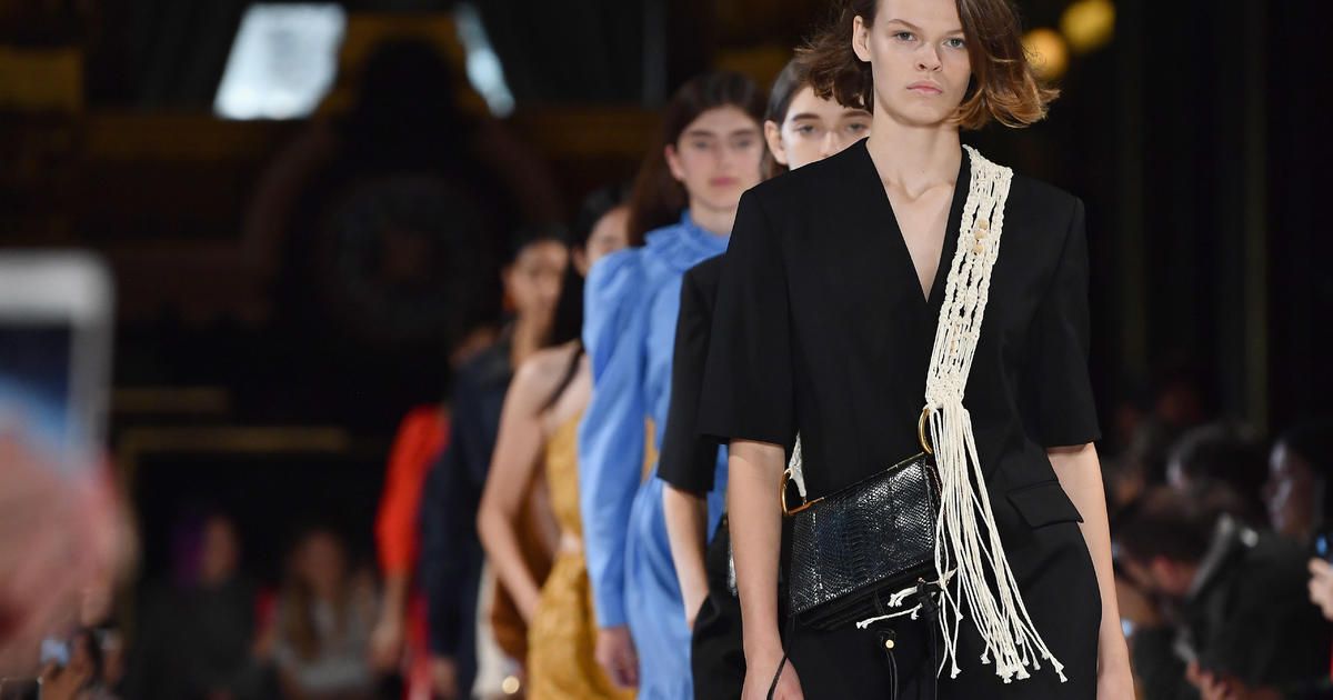 belvelecom's tweet photo. Fashion industry's carbon impact bigger than airline industry's https://t.co/uGR53iYvEI https://t.co/FLFpelHMpN