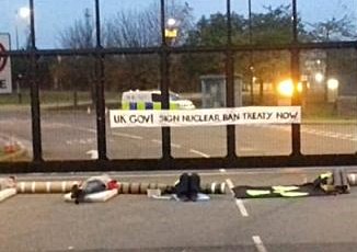 On trial tomorrow in Reading are eight people who blockaded the entrance to the nuclear warhead assembly plant at Burghfield last October, urging the UK government to sign the UN Treaty on the Prohibition of Nuclear Weapons.  tridentploughshares.org/trials-dates-s…  #nuclearban