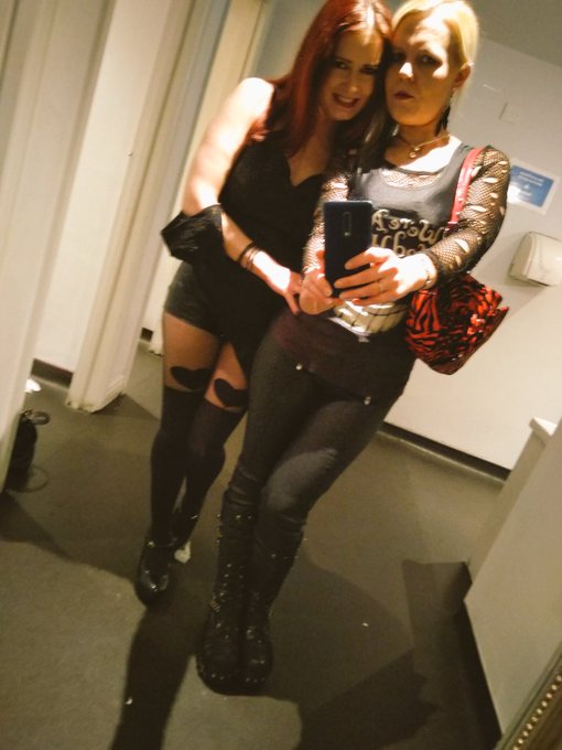 5 reasons why Hull's a fantastic place to be 😁 Love ya ladies 😘 @_GeorginaGee_ @MdlPennDreadful @TheMistressDita<a href="/tag/wankwednesday"class="tags"><span>#wankwednesday</span></a>