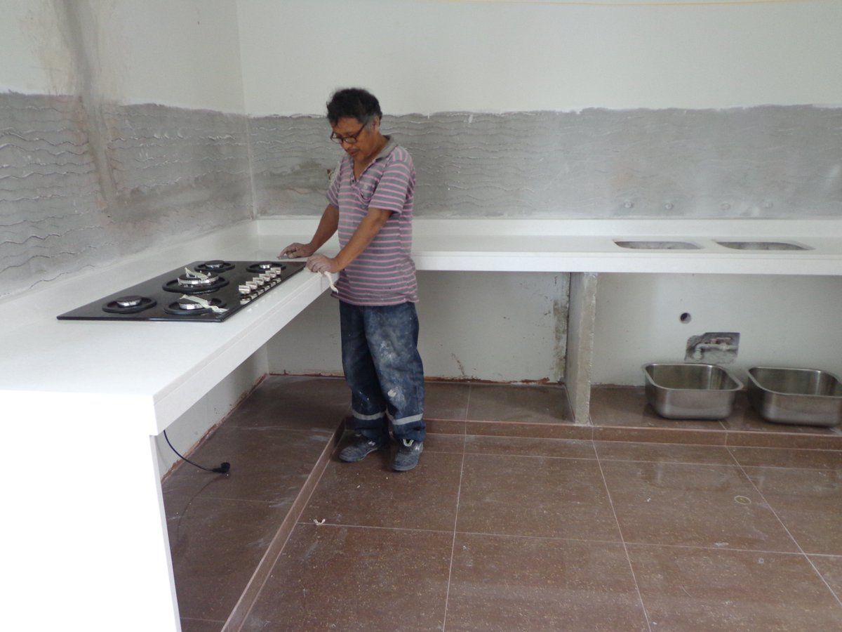 Realizo trabajos en piedras naturales y artificiales granito, mármol, cuarzo en 
lima -Perú  Cel : 988210852  #encimeracocina #barracocina #islacocina #tablerococina #mesacocina #cocinaempotrada