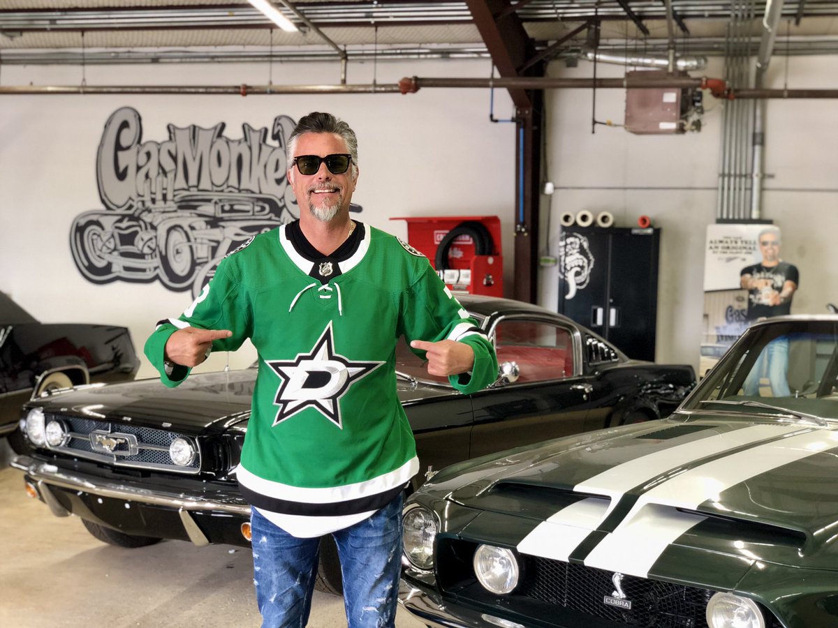 RRRawlings's tweet image. Rocking my Victory Green, ready to see the @DallasStars put a beating on the @PredsNHL tonight! I’ll be wearing this jersey tonight then I’m giving it away with some GMG merch to one lucky fan! All you have to do is follow @DallasStars, retweet this &amp;amp; comment below with #GoStars!