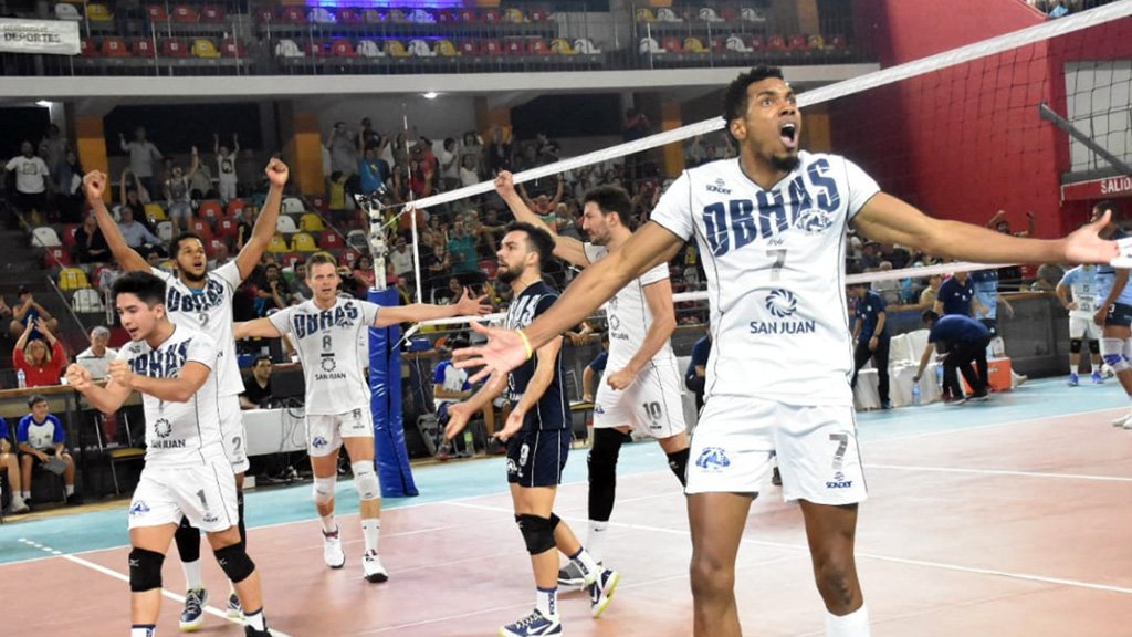 #LVA
Con el Aldo Cantoni colmado, se disputaron los partidos 3 y 4 de la serie final de la Liga de Voleibol Argentina.
El jueves se impuso Bolívar, pero el sábado los locales ganaron en tie-break y mandaron la final a un quinto y definitivo juego.
¡Bravo <a href="/ObrasSJVoley/">Obras San Juan Voley</a>! 👏👏👏💪
