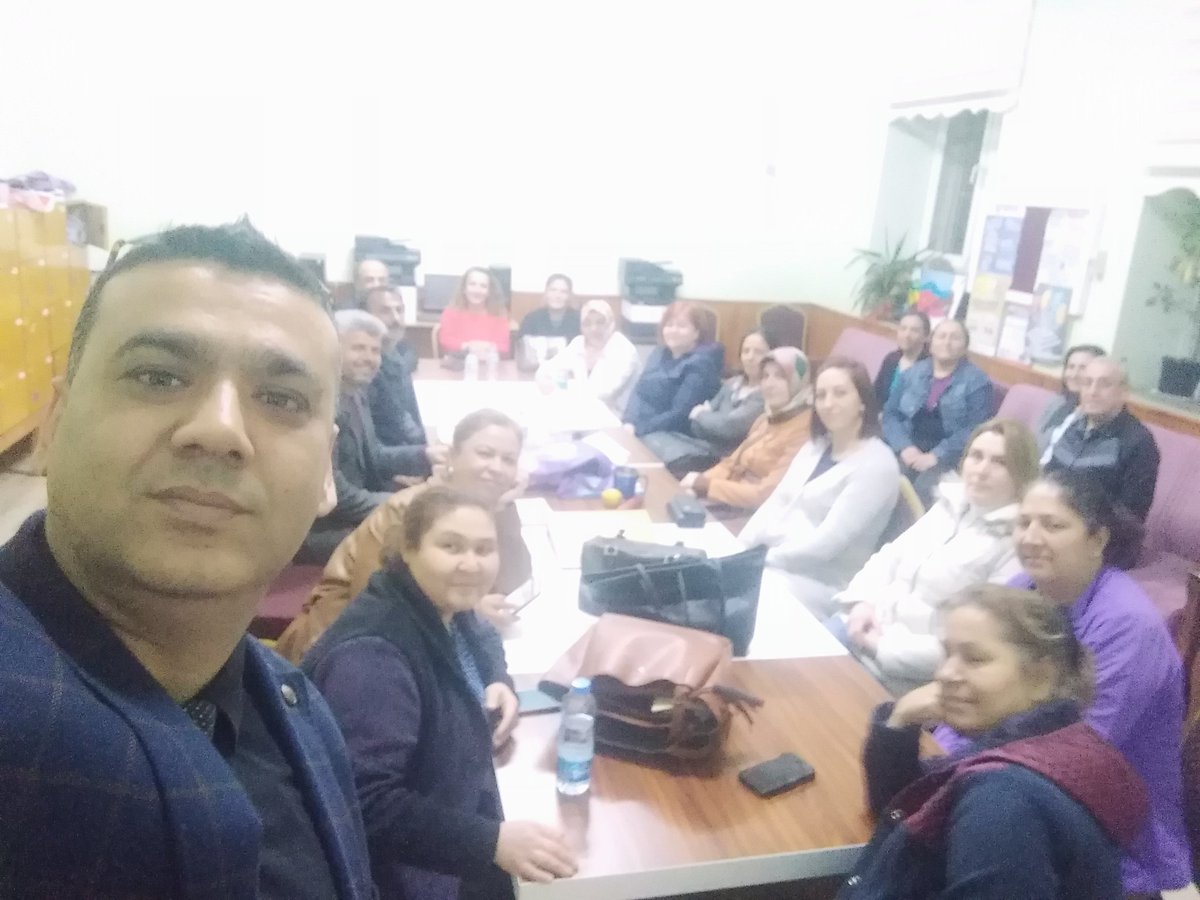 Veli temsilcilerimizle olağan toplantımızı gerçekleştirdik. Kurum kültürünün oluşmasına katkı sunan, ve verdikleri geri bildirimlerle geleceğimizin şekillenmesinde payı olan velilerimize teşekkür ederiz. <a href="/aliihsansu_/">Ali İhsan Su</a> <a href="/sevketcinbir/">Şevket CİNBİR</a> <a href="/AdemKoca46/">Adem Koca</a> <a href="/caykara6133/">Çaykara6133</a> <a href="/ademsezer33/">adem sezer</a>