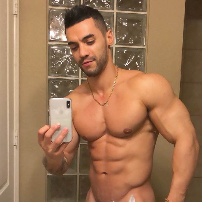 Wish you&rsquo;ll have a successful and happy week ... 😘😊. . ..هفته ی موفقیت امیز و شادی را برای شما آرزو می&zwnj;کنم<a href="/tag/bodybuilding"class="tags"><span>#bodybuilding</span></a><a href="/tag/muscle"class="tags"><span>#muscle</span></a><a href="/tag/comingsoon"class="tags"><span>#comingsoon</span></a><a href="/tag/tattoo"class="tags"><span>#tattoo</span></a><a href="/tag/underwearmodel"class="tags"><span>#underwearmodel</span></a>