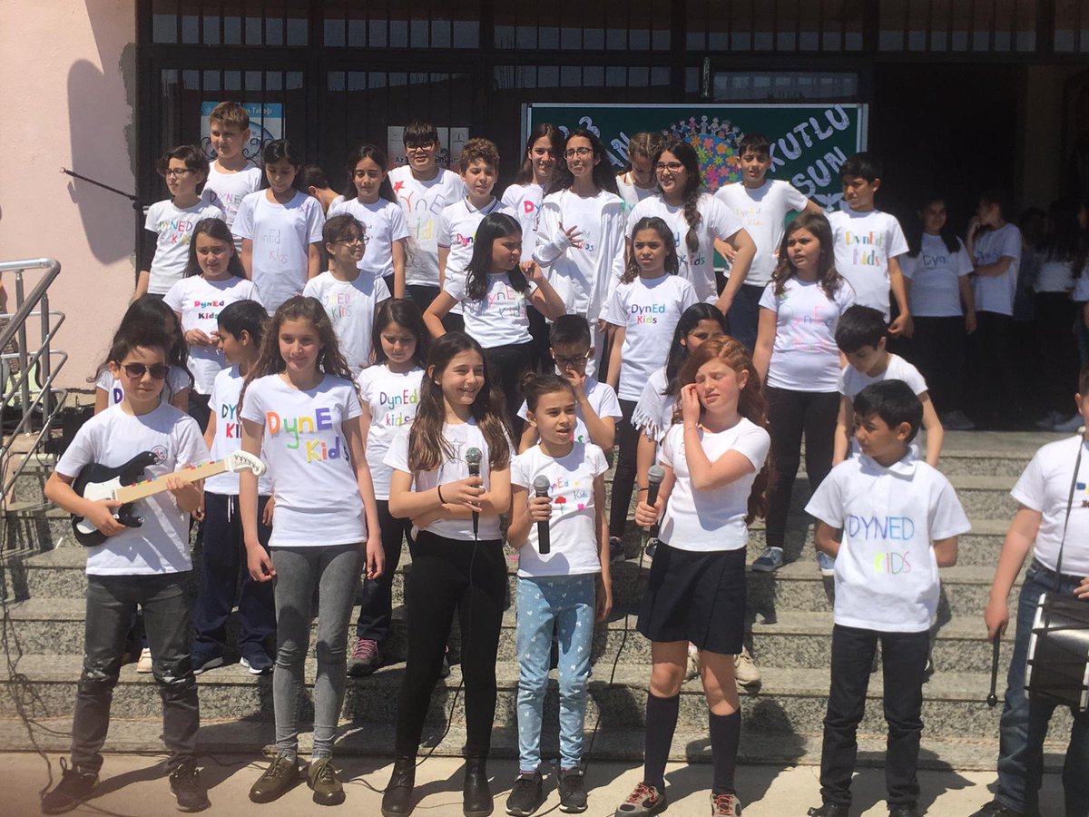 #Bençocuğum
<a href="/tcmeb/">Millî Eğitim Bakanlığı</a> <a href="/ziyaselcuk/">Ziya Selçuk</a>