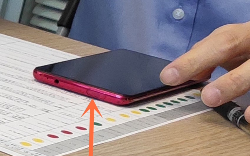 Bob_Hax's tweet photo. Il top di gamma Redmi con Snapdragon 855 avrà una cornice inferiore molto stretta e una camera pop-up (?) https://t.co/k9jvLR02nI https://t.co/gd2YcEszzq