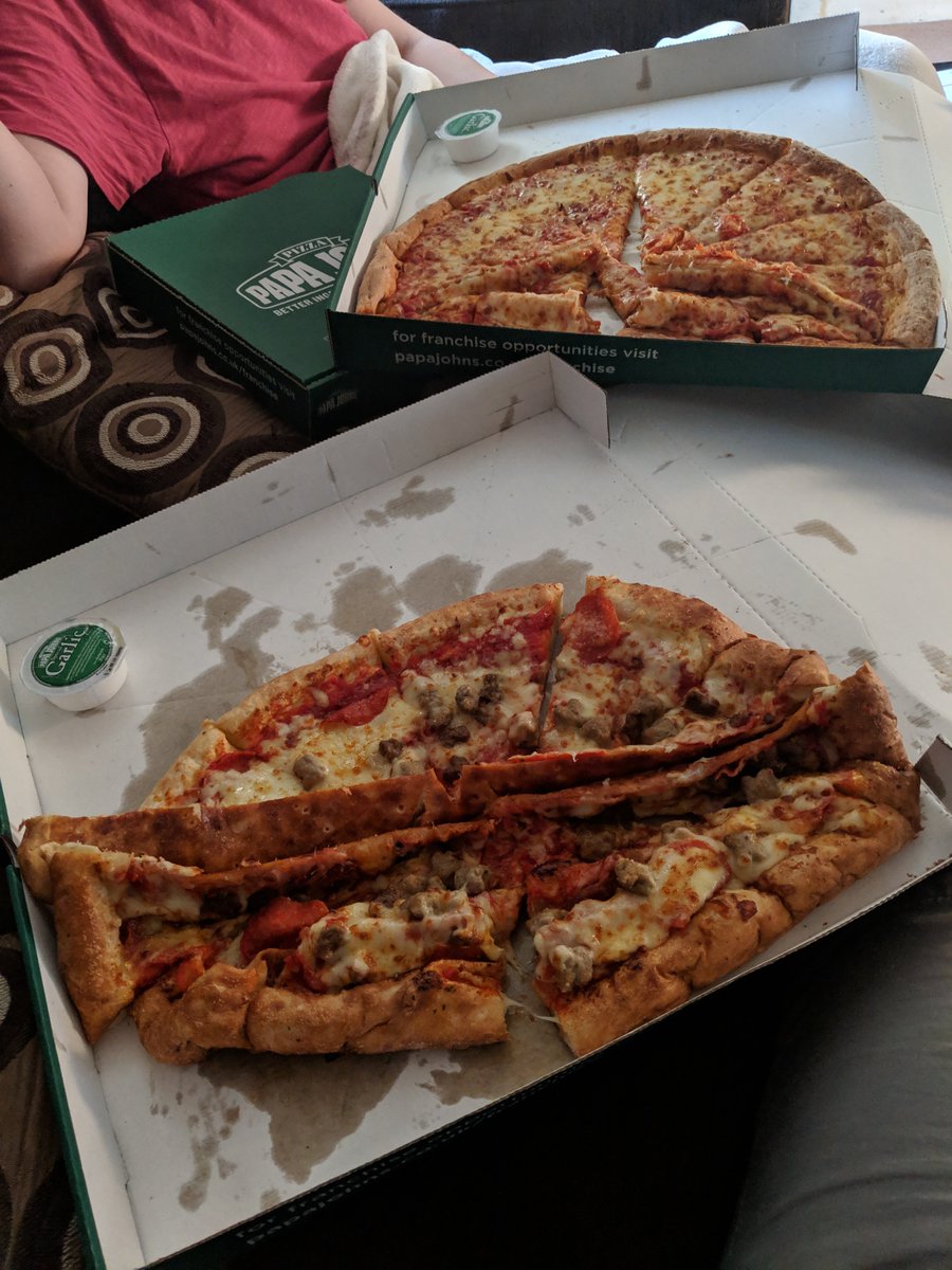 mistermoran's tweet photo. @PapaJohnsUK not sure this is how our pizzas are meant to arrive... https://t.co/JDrBPjhAV1