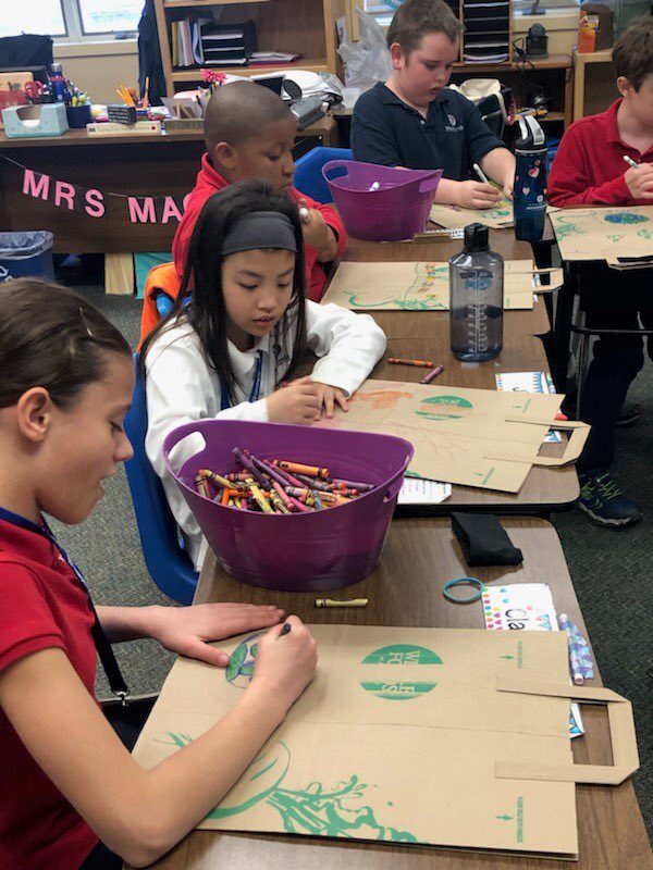 LowerSchoolWS's tweet photo. Happy Earth Day! Our @WoodlyndeSchool grades K-6 students participated in the Earth Day Groceries Project by decorating bags with environmental awareness messages for Whole Foods. #GratefulforWoodlynde #WholeFoods #EarthDay https://t.co/iseNXxTyZ7