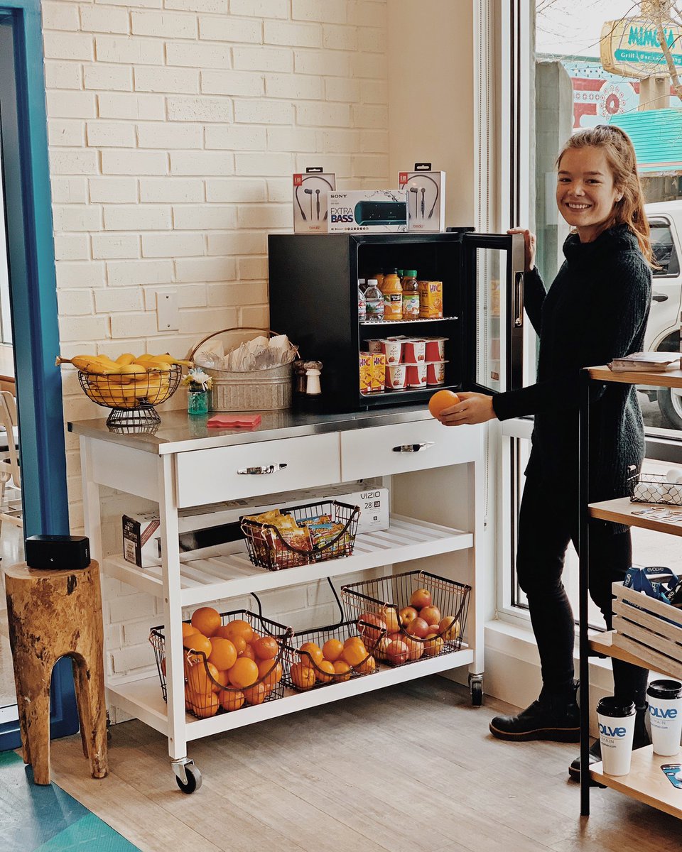 evolveonmain's tweet image. Have you stopped by the leasing office for Breakfast yet? 🤔 Don’t forget! 🙌🏻 One of the best parts about living Evolve is we provide complimentary breakfast between 9am - 11am every weekday morning! 😍🥓🥞🍞 #liveevolve #complentarybreakfast #evolveonmain