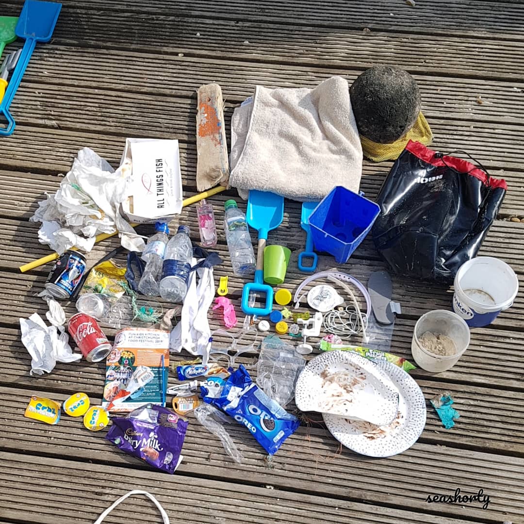 seashorty's tweet photo. Day 3 of bank holiday clean up, 4.5kg, 286 items. Currently logging everything with @openlittermap to get some stats. It will be interesting to see how the finds change in the next few weeks.
#2minutebeachclean #litterfreecoast #plastic #litter #keepbritaintidy #dorset #mudeford https://t.co/H6f1lXGHgm