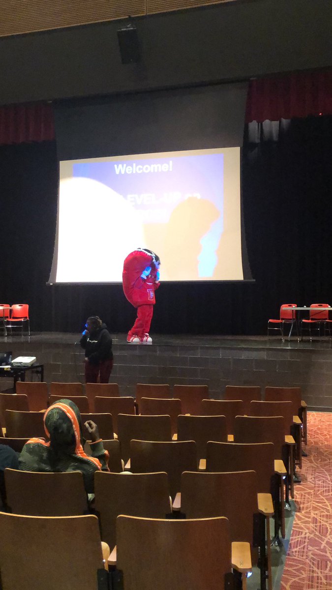 _Misses_Jones_'s tweet photo. Getting ready to level up for PARCC. #EverydayatDunbar https://t.co/pP18StRbpa
