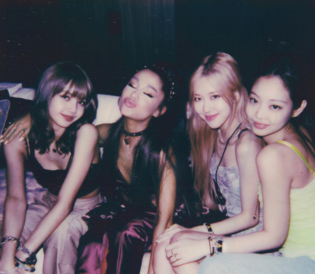 umusic's tweet photo. The amount of power in this photo. Wowow. ☁️🖤💗
#BLACKPINK #ArianaGrande https://t.co/itcmgJ53uo