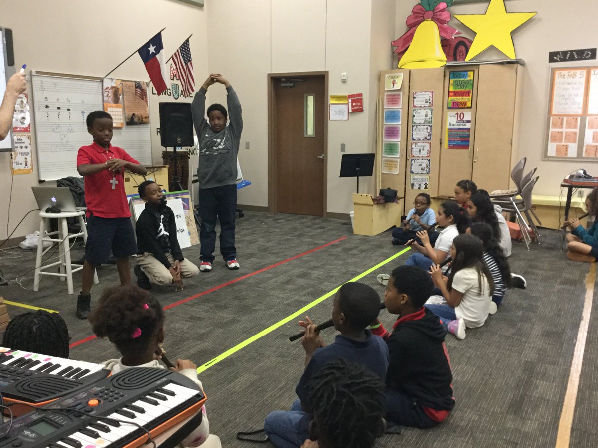 Alley Theatre came to Eickenroht to help with an arts integrated lesson on recorder. <a href="/eickenrohtelem/">Eickenroht Elem</a> <a href="/SpringISD/">Spring ISD</a> <a href="/alleytheatre/">Alley Theatre</a> #SISDPVA #artsintegration