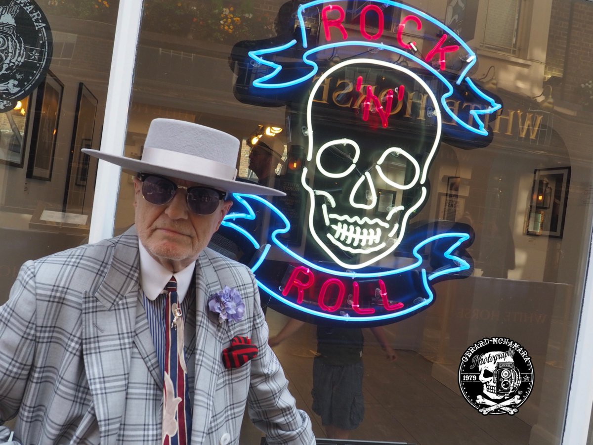 SohoGeorge's tweet photo. Soho life-Great pic of @emily_capell performing at @Theunclosedeye on Record Store Day Soho @TheMuseumOfSoho @TheBaristas @AGC_LONDON @Big_Lapels @CarnabyLondon https://t.co/EAr9eJupIH
