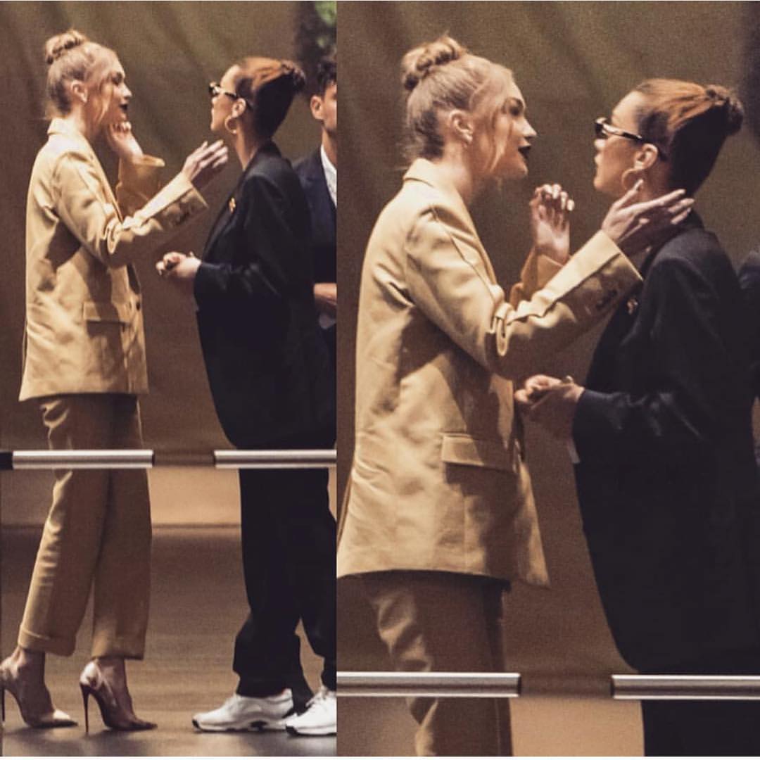 gigihadidreport's tweet photo. Bella Hadid via instagram. #Happy24thBirthdayGigi https://t.co/9j0ljvBuL3