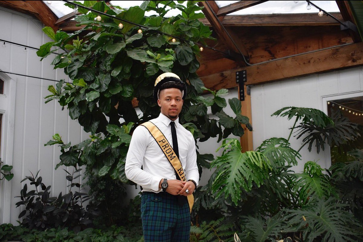 PhotosPush's tweet photo. #PromKing #PromQueen #PushPhotos #NorthVikings https://t.co/U5FhJ14ojL