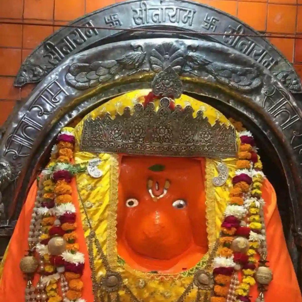 मोरे जियँ भरोस दृढ़ सोई। मिलिहहिं राम सगुन सुभ होई॥
बीतें अवधि रहहिं जौं प्राना। अधम कवन जग मोहि समाना॥

राम बिरह सागर महँ भरत मगन मन होत।
बिप्र रूप धरि पवनसुत आइ गयउ जनु पोत॥

संकट तें हनुमान छुड़ावै।
मन क्रम बचन ध्यान जो लावै।।

🚩 🔔 🌞 ॐ श्री हनुमते नमः 🌞 🔔 🚩