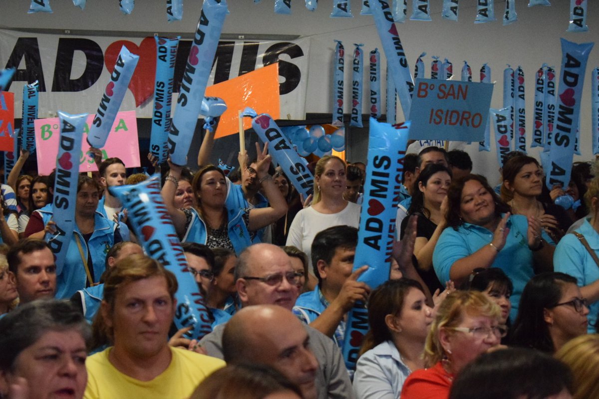 HaciendoJuntos's tweet photo. #Ahora @losadajoaquin presenta a la candidata a concejal de Posadas por el sublema #SigamosHaciendoJuntos @mestigarribia en el Club Atlético Posadas. https://t.co/mKRvpe5mF6
