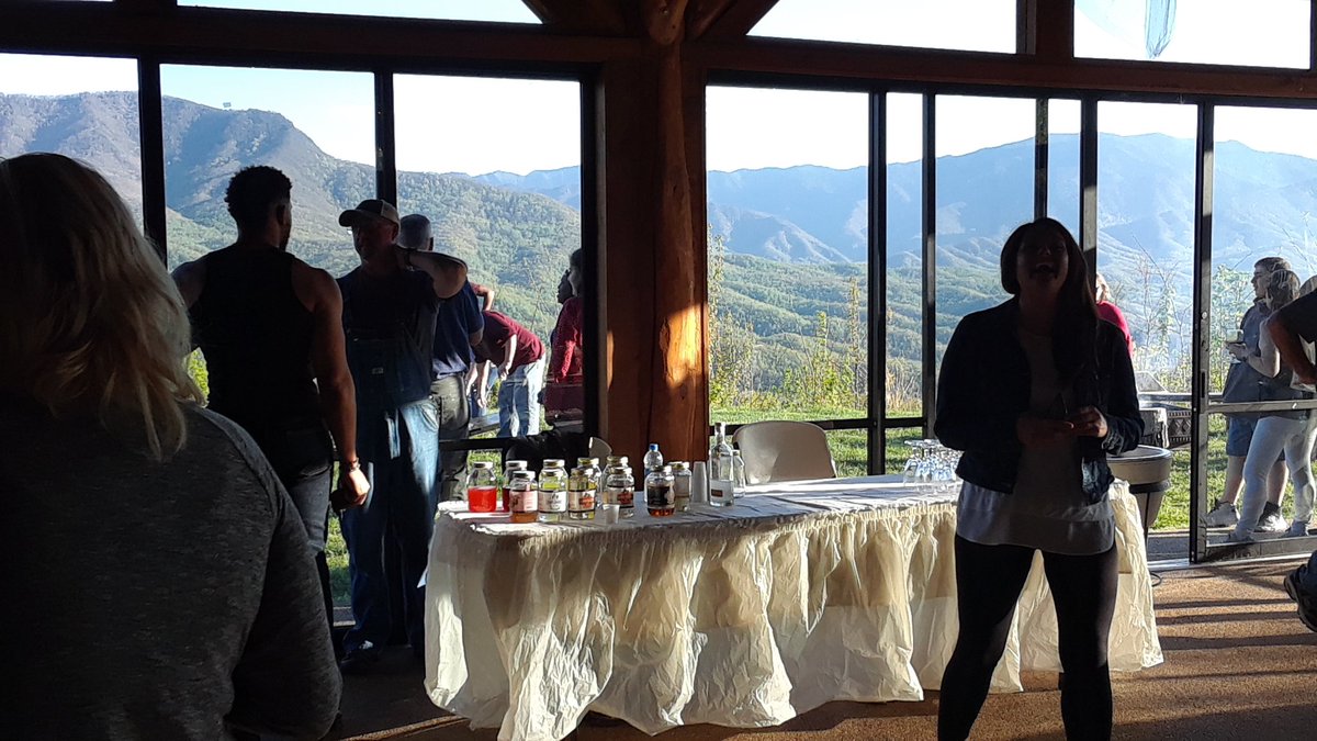 TravellingDave's tweet photo. great @diamondresorts #eol @jennleefrazier at Almost Heaven in Smokey Mountains TN what a view! @DRIguy2017 @TheVacationDR @BentCreek_Tribe https://t.co/xqh8IRbQ7j