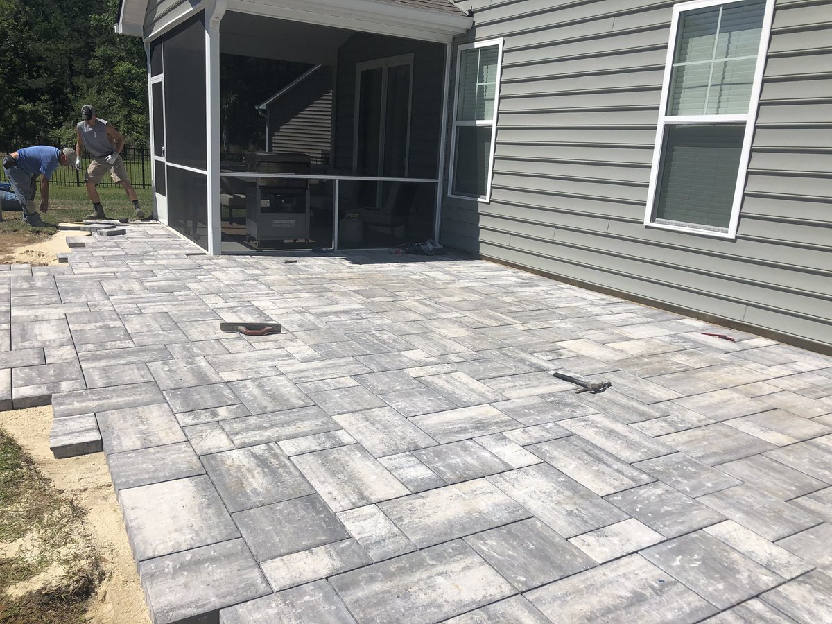 DecoConcDesign's tweet image. Laying pavers in Bluffton.
#hardscape #hiltonheadpavers #decorativeconcrete #stampedconcrete #blufftonconcrete #pavers #patios #firepits