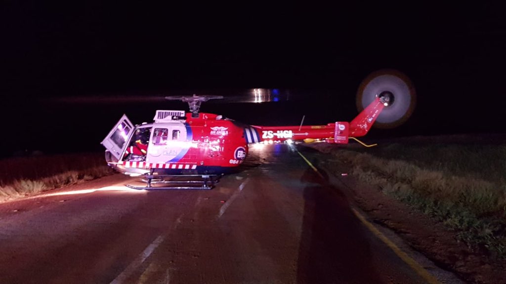 LeanderMedic's tweet photo. FATAL MVA N12 between Fochville & Potchefstroom, 2 airlifted from scene,3 patients by road & 1 fatality on scene @ER24EMS @GTP_Traffstats @GPSmedic @_ArriveAlive @RusselMeiring #Flightshare #er24hems #EasterMonday https://t.co/WvrXo1kumL
