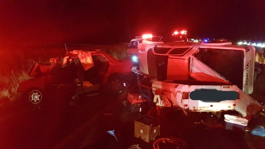 LeanderMedic's tweet photo. FATAL MVA N12 between Fochville & Potchefstroom, 2 airlifted from scene,3 patients by road & 1 fatality on scene @ER24EMS @GTP_Traffstats @GPSmedic @_ArriveAlive @RusselMeiring #Flightshare #er24hems #EasterMonday https://t.co/WvrXo1kumL