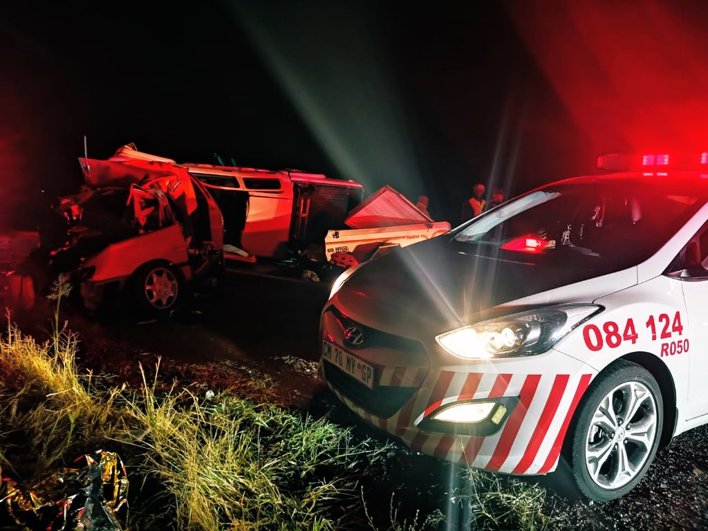 LeanderMedic's tweet photo. FATAL MVA N12 between Fochville & Potchefstroom, 2 airlifted from scene,3 patients by road & 1 fatality on scene @ER24EMS @GTP_Traffstats @GPSmedic @_ArriveAlive @RusselMeiring #Flightshare #er24hems #EasterMonday https://t.co/WvrXo1kumL