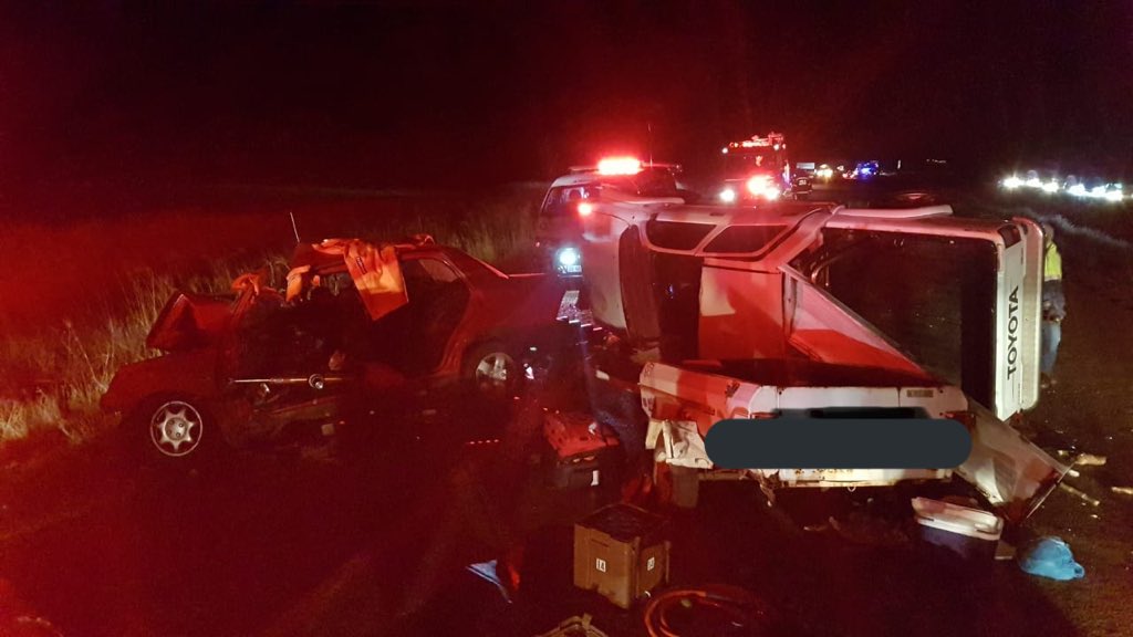 LeanderMedic's tweet photo. FATAL MVA N12 between Fochville & Potchefstroom, 2 airlifted from scene,3 patients by road & 1 fatality on scene @ER24EMS @GTP_Traffstats @GPSmedic @_ArriveAlive @RusselMeiring #Flightshare #er24hems #EasterMonday https://t.co/WvrXo1kumL