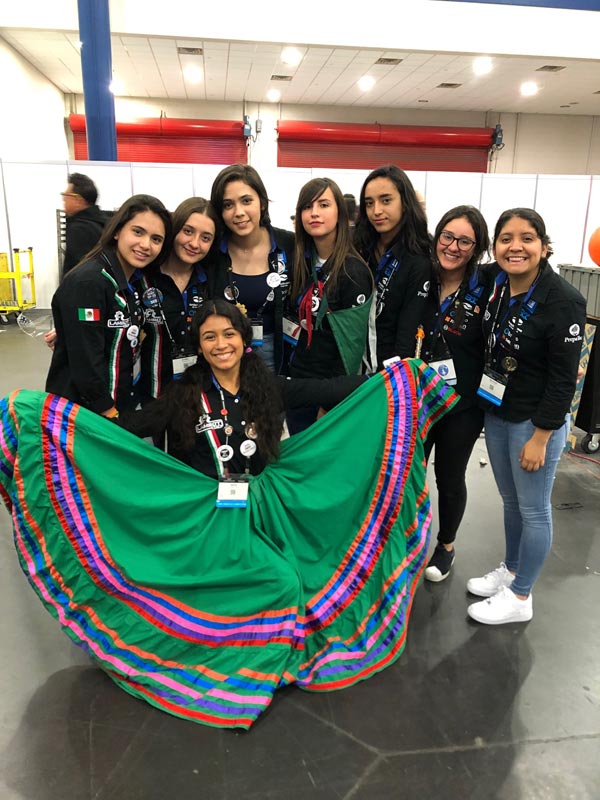 AutoexploraMX's tweet photo. Seis equipos asesorados por ingenieros de @GeneralMotorsMx representarán a México en la final del concurso de robótica #FIRST2019 https://t.co/jsHVsbpWGK https://t.co/Va1xXP5gWj