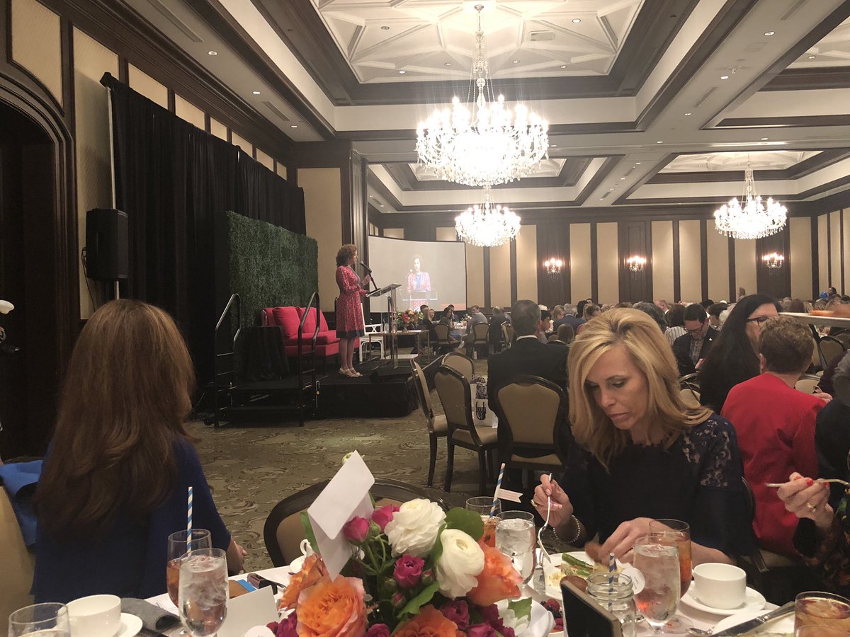 TheLeaCaprice's tweet photo. A great time at the North Star Luncheon benefiting Family Compass! Family Compass partners with parents to help them do their best for their children which helps prevent abuse and neglect before that can ever happen. 💙
#FamilyCompass #CAPmonth #childabuse #mstexas https://t.co/1jDgflOAsZ