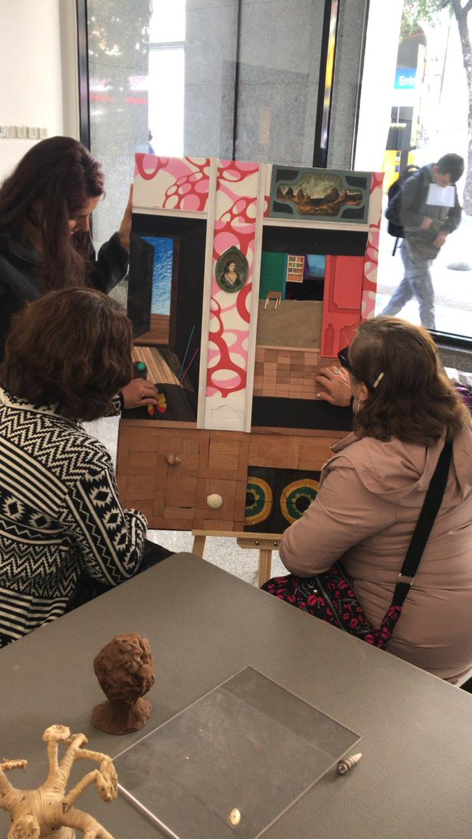 CorpParaCiegos's tweet photo. La Sala Gasco Arte Contemporáneo nos invitó a conocer el arte de Andrea Carreño mediante el tacto. Una experiencia especial para nuestros usuarios, y miembros de los talleres de pintura y cerámica. ¡Muchas Gracias! https://t.co/cu4a2htlfR