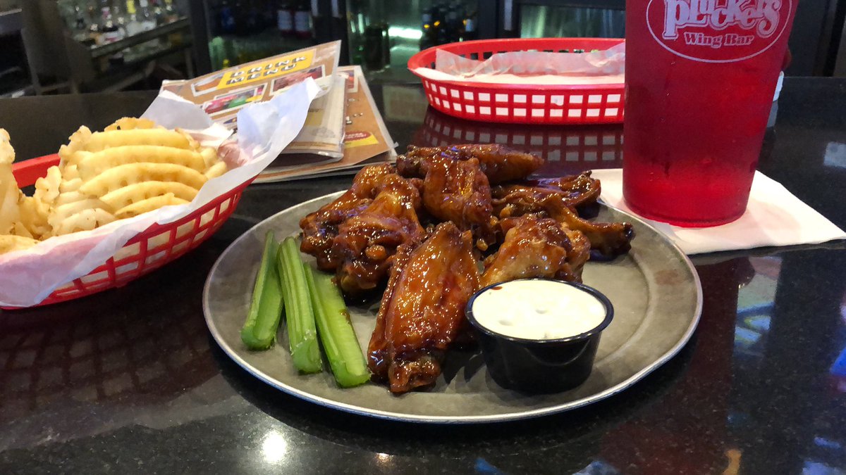 JenDiazS's tweet photo. How do you end a wonderful 4 day weekend.... pluckers of course! #Pluckers #deliciousfood https://t.co/8s95cT1mlv