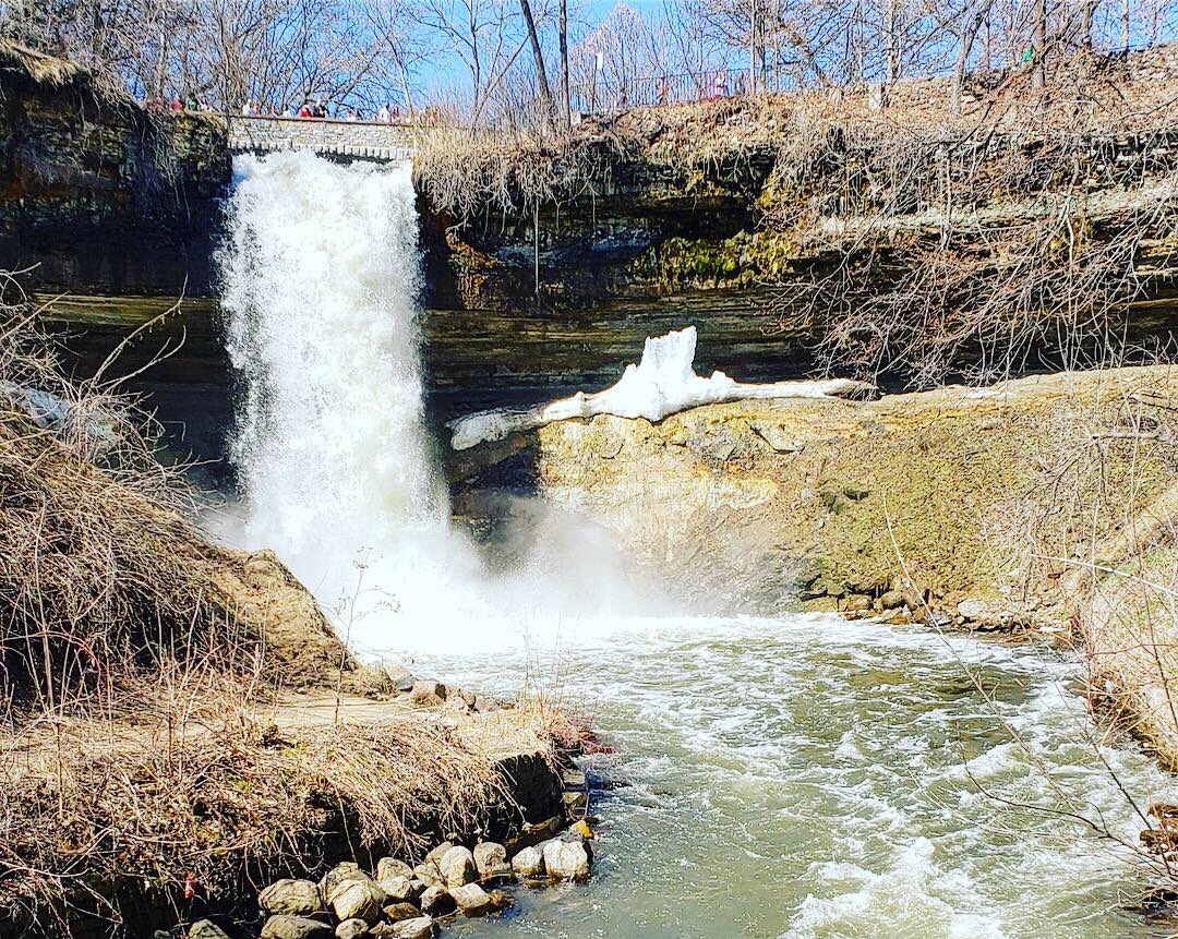 MillerDunwiddie's tweet photo. For #EarthDay2019 a team of Miller Dunwiddie volunteers cleaned up trash around local parks this weekend. They celebrated a job well done and the beautiful weather at a project site, @SeaSaltEatery. Good work team and Happy Earth Day! #volunteer #archweek19 #blueprintforbetter https://t.co/j7LVC0YROB