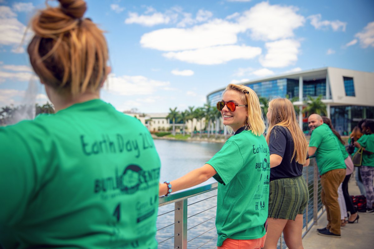univmiami's tweet photo. Honoring #earthday, the #umiami community gathered around Lake Osceola to #HugTheLake, a 13-year old annual tradition to honor and recognize sustainable and eco-friendly practices at #theU. https://t.co/loOpHWK8si