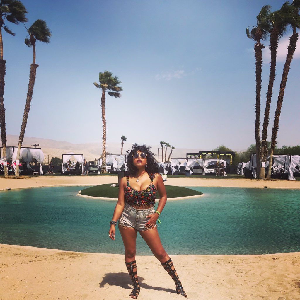 sashbashi's tweet photo. I Bring Water To The Desert 💦🌵🌴 #coachella 
#coachellaoutfit #gladiatorsandals  #carmardenim #influencer #style #fashion #scenester #curlyhair #melaninpoppin #desertvibes #actress #model  #ootd #baddieoutfits #strikeapose #sashahaskari #goddessvibes #blackgirlmagic #slay https://t.co/kVTxGc9tUv