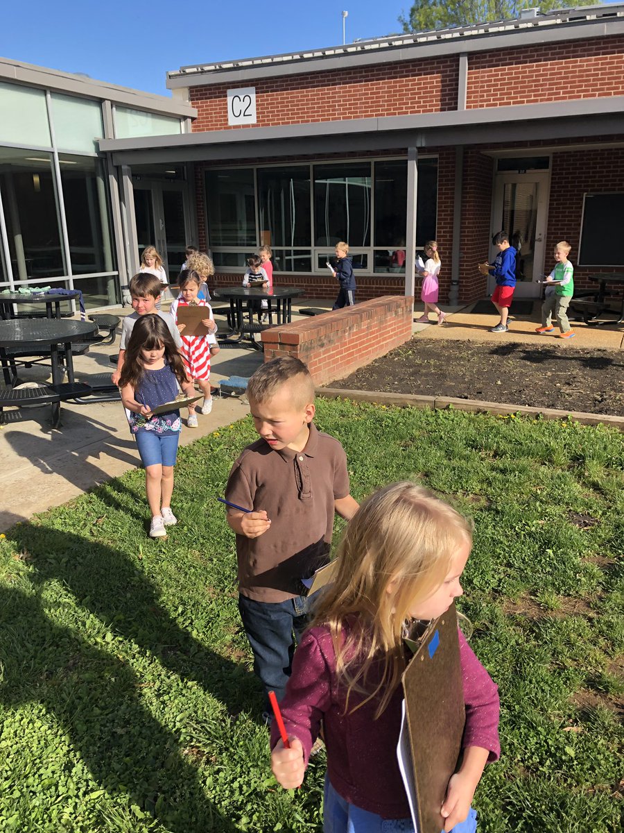 MissMooresClass's tweet photo. Celebrated Earth Day with a morning nature discovery walk! @BrownsvilleES https://t.co/VvvVV3hzPW