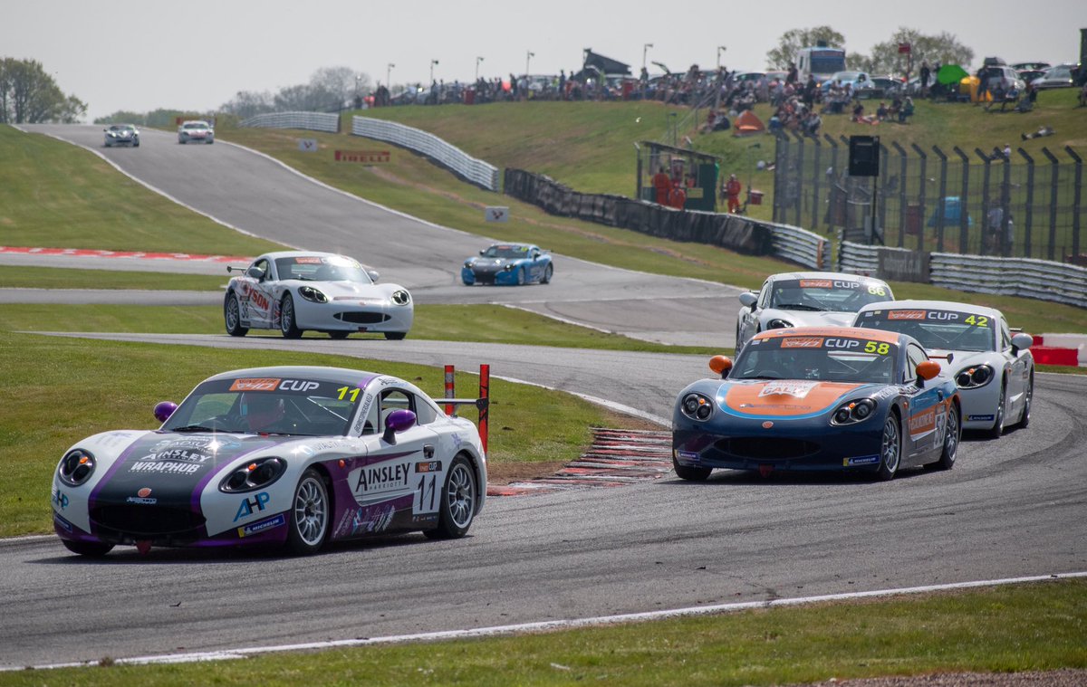 ImagingSsharpe's tweet photo. Some Great racing on show today at @Oulton_Park ☀️☀️ #Motorsport #britishGT #ginetta #gt40cup https://t.co/URSVXPo0wZ
