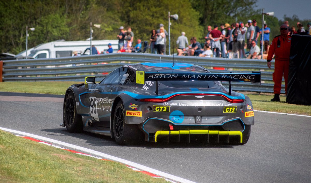 ImagingSsharpe's tweet photo. Some Great racing on show today at @Oulton_Park ☀️☀️ #Motorsport #britishGT #ginetta #gt40cup https://t.co/URSVXPo0wZ