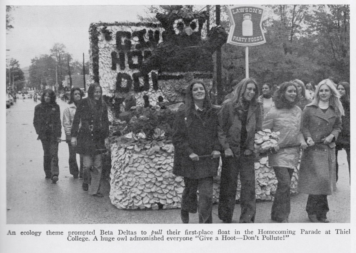 ChiOArchives's tweet photo. #EarthDay Chi Omega's have been "giving a hoot" for a long time! Here is the Homecoming float in 1973 for Beta Delta/Thiel College @Thiel_ChiO @ChiOmegaXO @thielcollege @WoodsyOwl https://t.co/4OsF0l1TEu