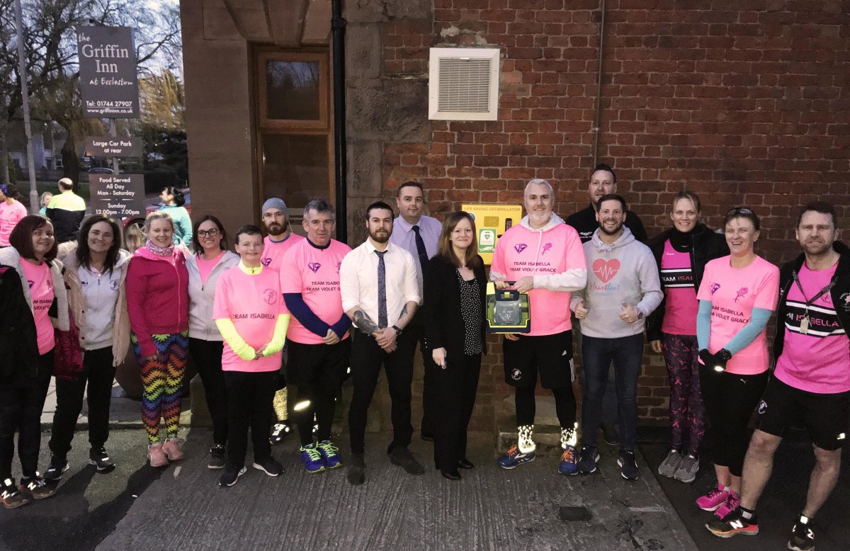 sthelensstar's tweet image. Lifesaving defibrillator installed at pub as part of councillor's campaign in memory of cousin dlvr.it/R3JCzK