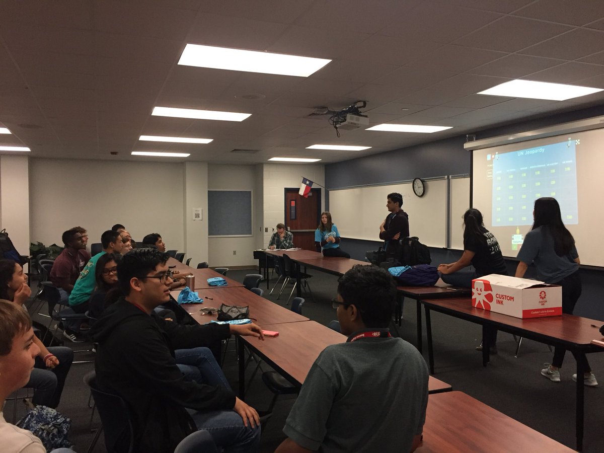 DawsonModelUN's tweet photo. We had fun today playing UN Trivia Jeopardy! @DawsonHighSchl @jfahler https://t.co/19blTGTL2I