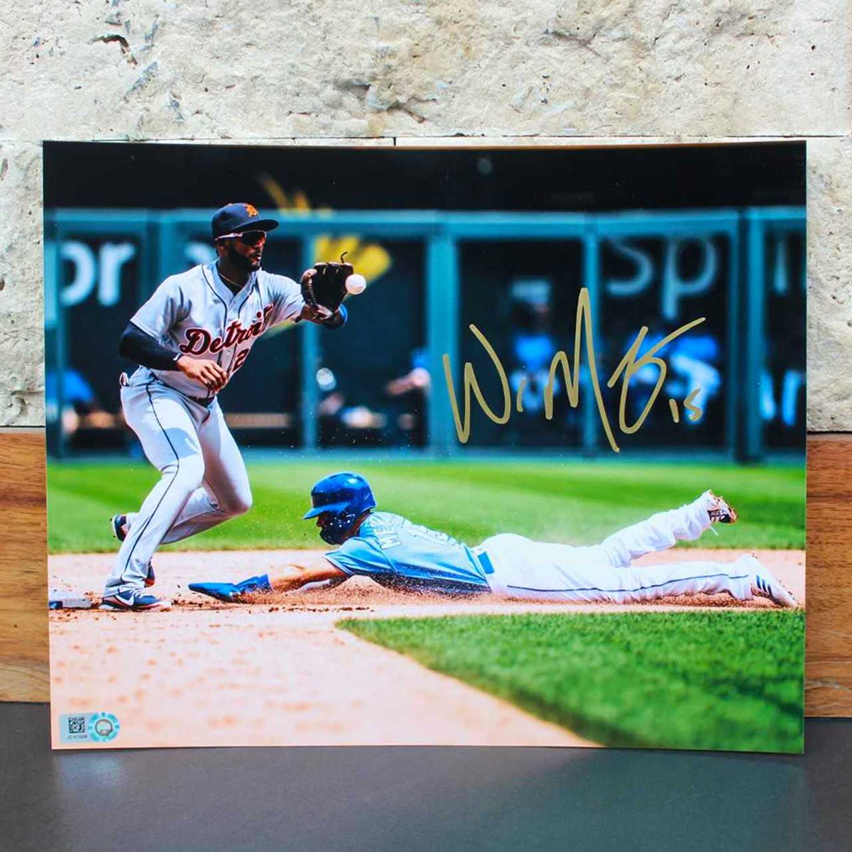 RoyalsAuthentic's tweet photo. Must FOLLOW @RoyalsAuthentic &amp; RT for a chance to win!

#GIVEAWAY! Celebrate the 31 game #wHitstreak with the chance to win this autographed @WhitMerrifield photo.

Winner will be picked at random on 4/26/19 at 2PM CST! #AlwaysRoyal https://t.co/FjrmBtvP0B