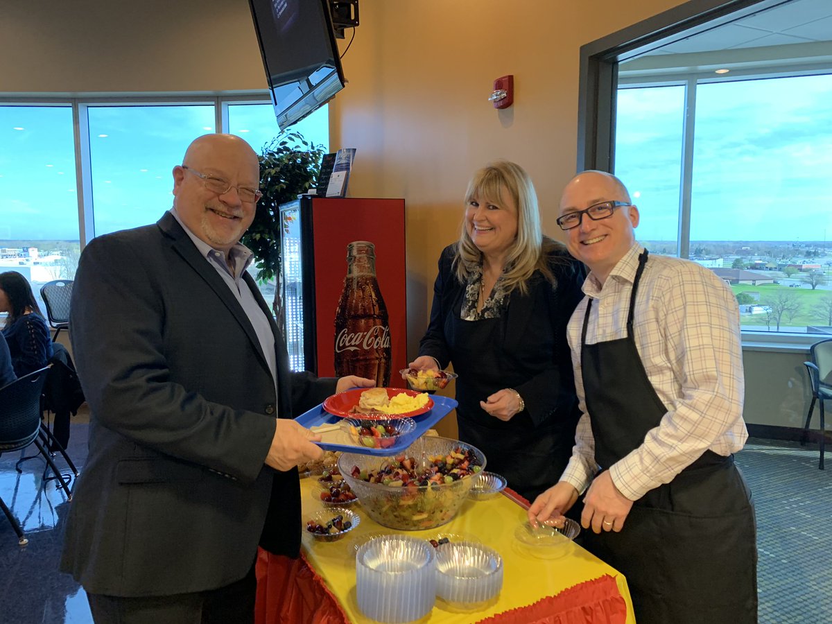 CentierBank's tweet photo. Our Senior Partner team joined our Hospitality Services team in serving breakfast to some "super" associates, a reward for some of our departments who went above and beyond this year! #BestBankToWorkFor #FunAtCentier #commUNITYbanking https://t.co/nG1a2yrukD