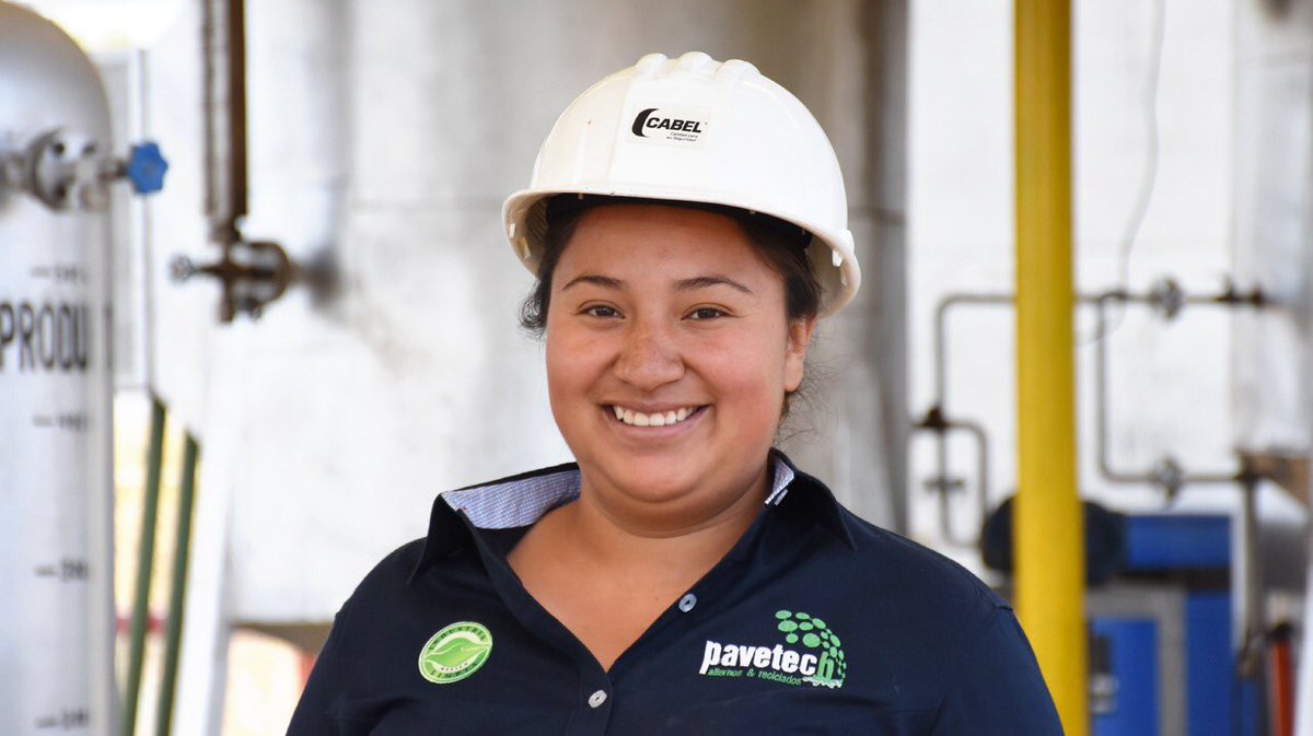 alejandromurat's tweet image. En este complejo industrial se establecerán empresas como #Pavetech, Comercializadora de Productos Industriales Griot, Agrorgánicos Sustentables de Oaxaca, La Chicharra, @carbosurMX y #Herrozinc; que generarán más de 1,100 empleos directos e indirectos en el estado.