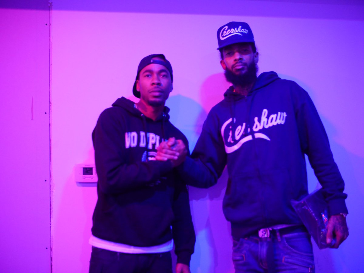 PaperFilms's tweet image. 💙🏁👼🏽 “Money making NIP straighten out my Jewelry on my bitch dresser “  #ripnipsey #longlivenipsey #victorylap #kings #ermiasasghedom