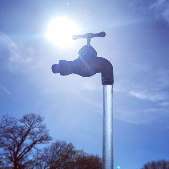 Schweinshaxn's tweet photo. Erstmal den Wasserhahn aufdrehen 🤪#wasser #water #art #kunst #brunnen #fontaine #oberbayern #radl #simibike #blauerhimmel #auszeitinbayern #bayern #meinbayern #bavaria #munich #feiertag #bankholiday #clouds #bayern1 #nature #natur_bayern #optischetäu… https://t.co/pIKA0LSkca https://t.co/S2g7ltgvdM