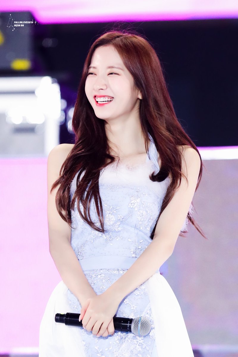 cosmicgrlspics's tweet photo. i love her smile 🌸 https://t.co/CGoS0jHC5U