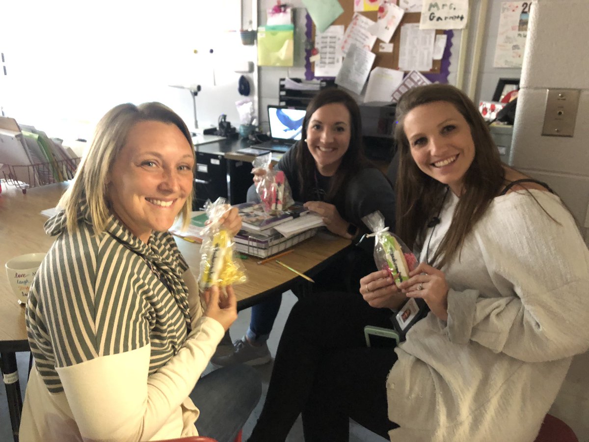 kelmac1029's tweet image. Celebrating our teachers for always making a mark! #cookies #testingisover #PainePride